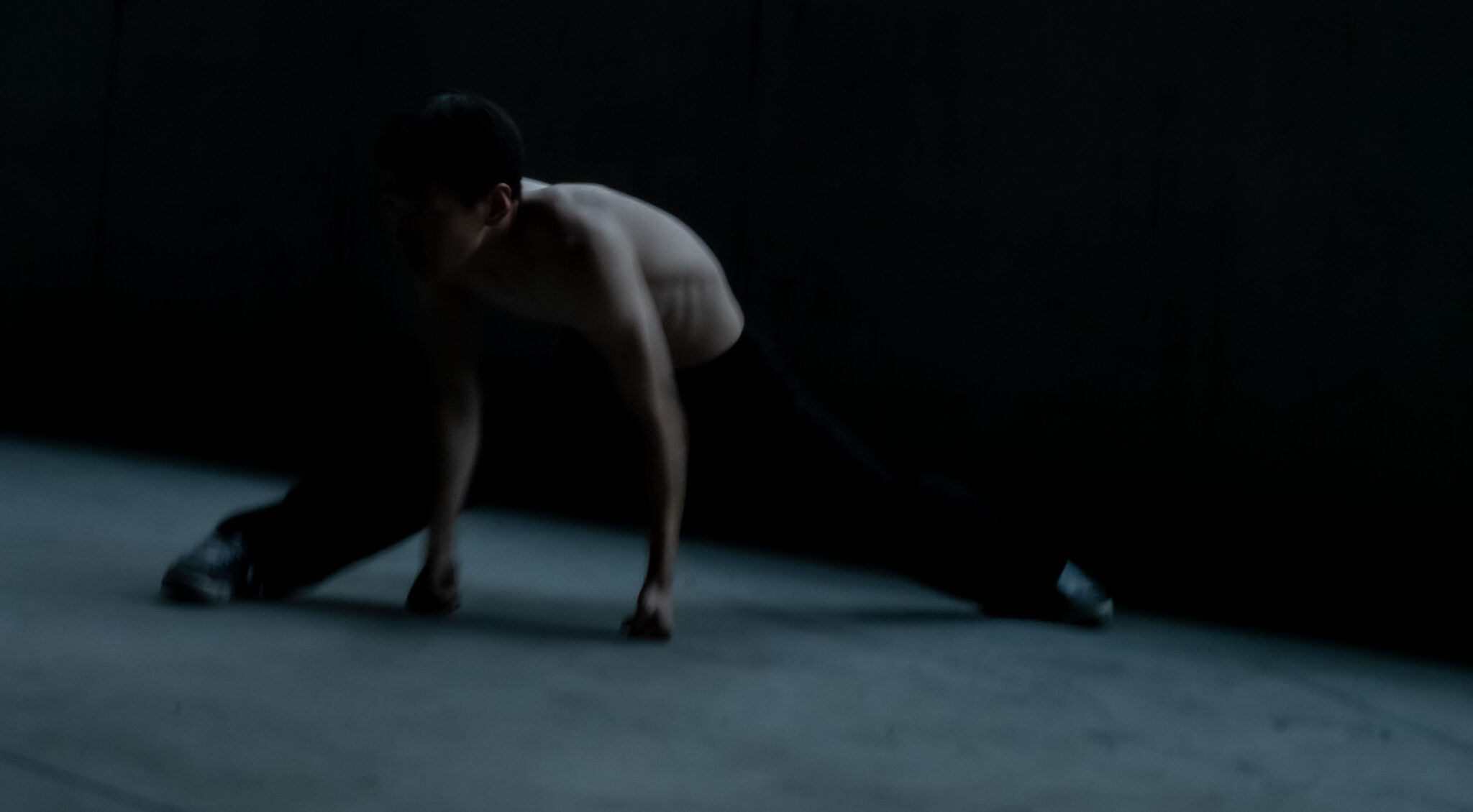 stills from a mystery film shooting in cooperation with dancers from the Bruckner university