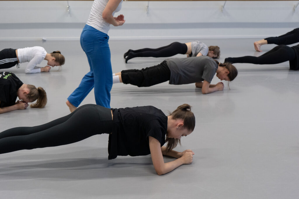 Bruckner Universität AZB-Lehrgang Contemporary Class