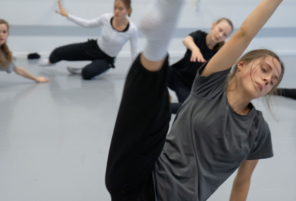 Bruckner Universität AZB-Lehrgang Contemporary Class